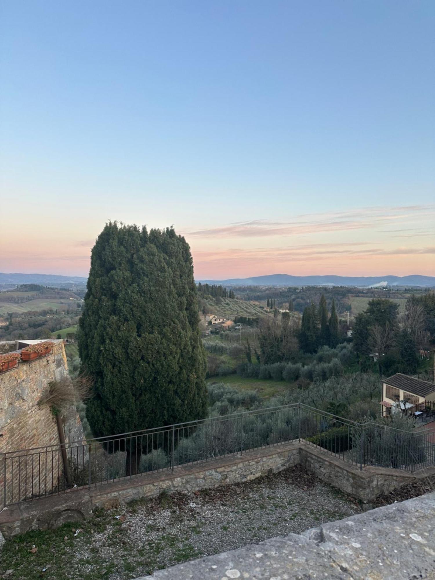 Lo Scrigno Dei Sogni Apartment San Gimignano Exterior photo